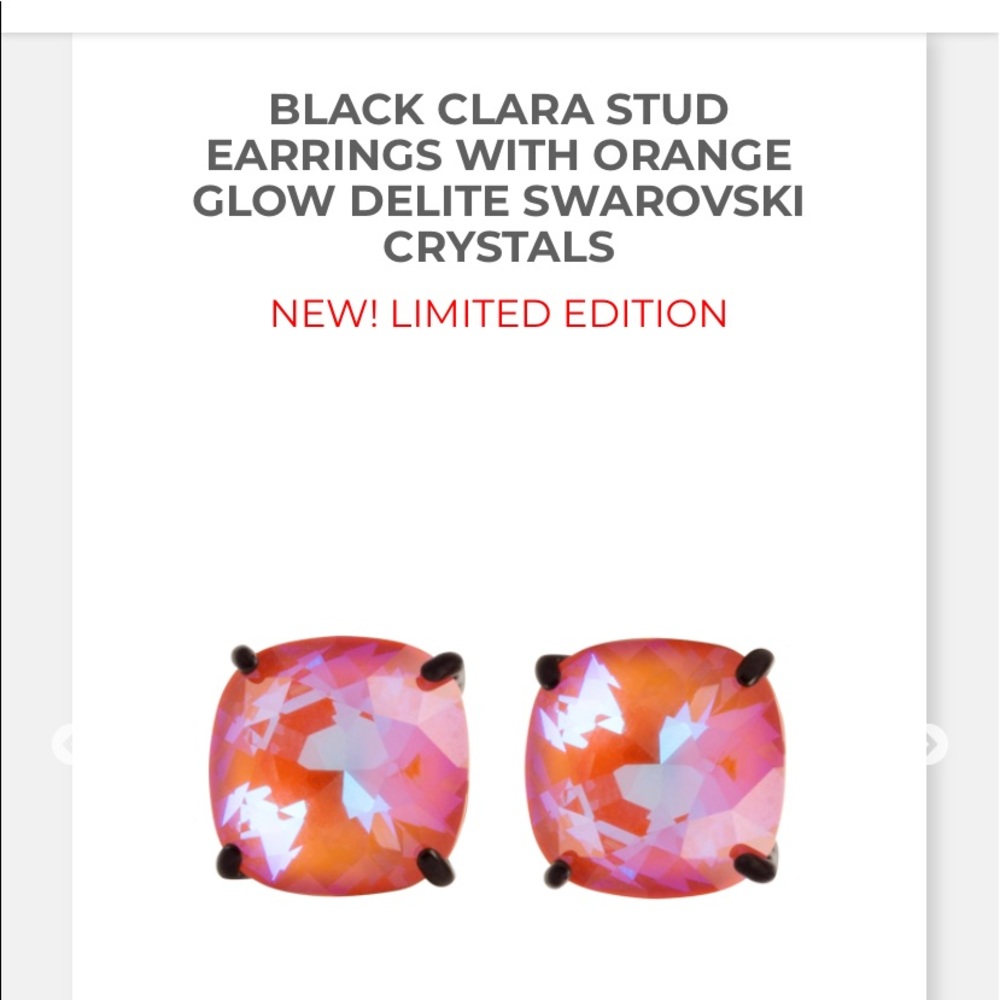 Earrings, each piece.